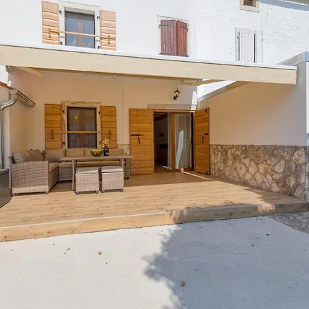 House Lena Holiday home